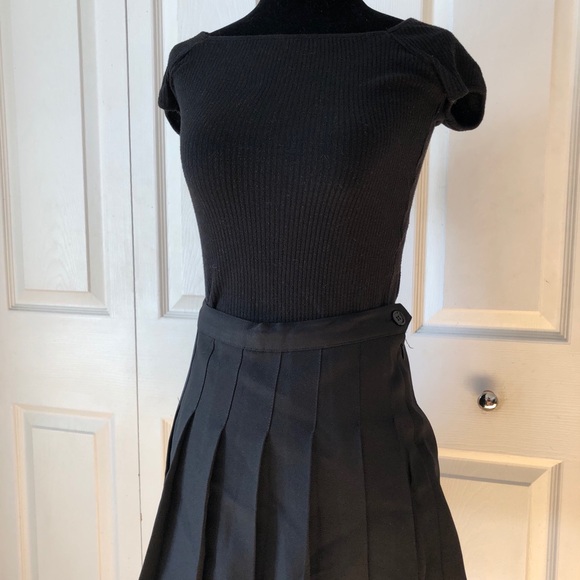 Black Tennis skirt (with undershorts) - Picture 3 of 5